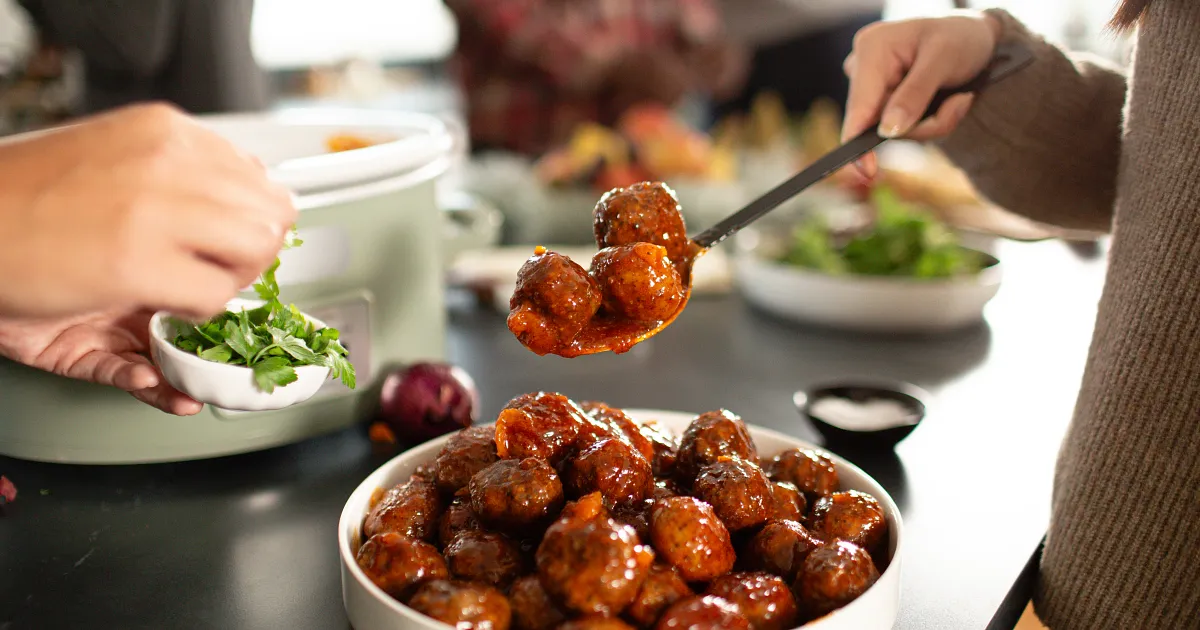 Mini Meatballs with Apricot Dipping Sauce | Beef Loving Texans | Beef Loving Texans is your one-stop